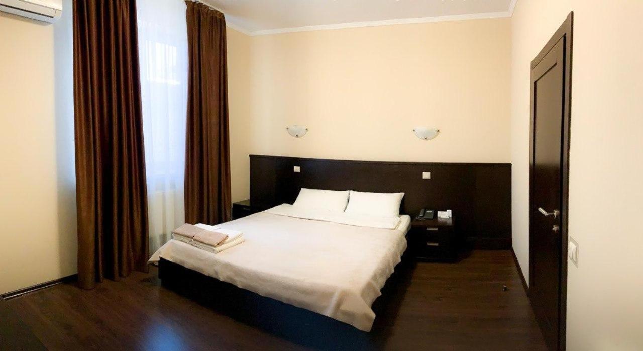 Etoile Hotel Jarkov Exterior foto
